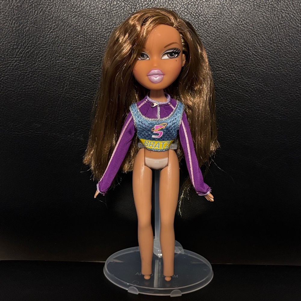 Bratz Play Sports Yasmin Skiing Incomplete MGA 2001 Y2K